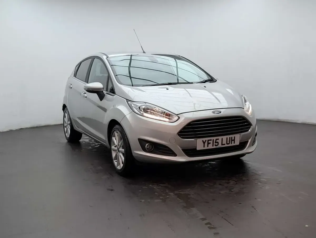 Używany Ford Fiesta Titanium 120 KM (88 kW) 2015 Srebrny Hatchback