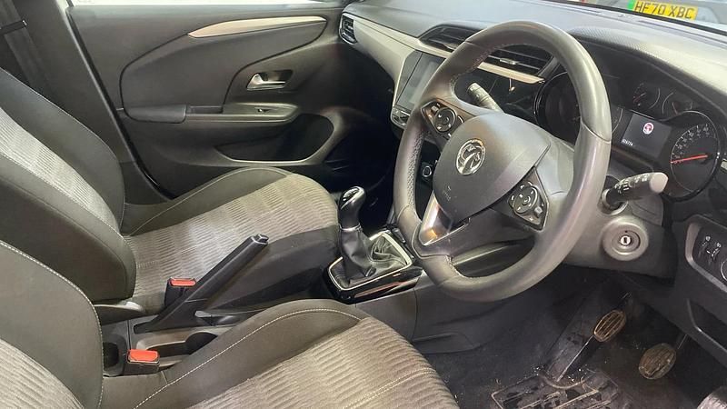Used Vauxhall Corsa Design Edition 75 HP (55 kW) 2023 White Hatchback