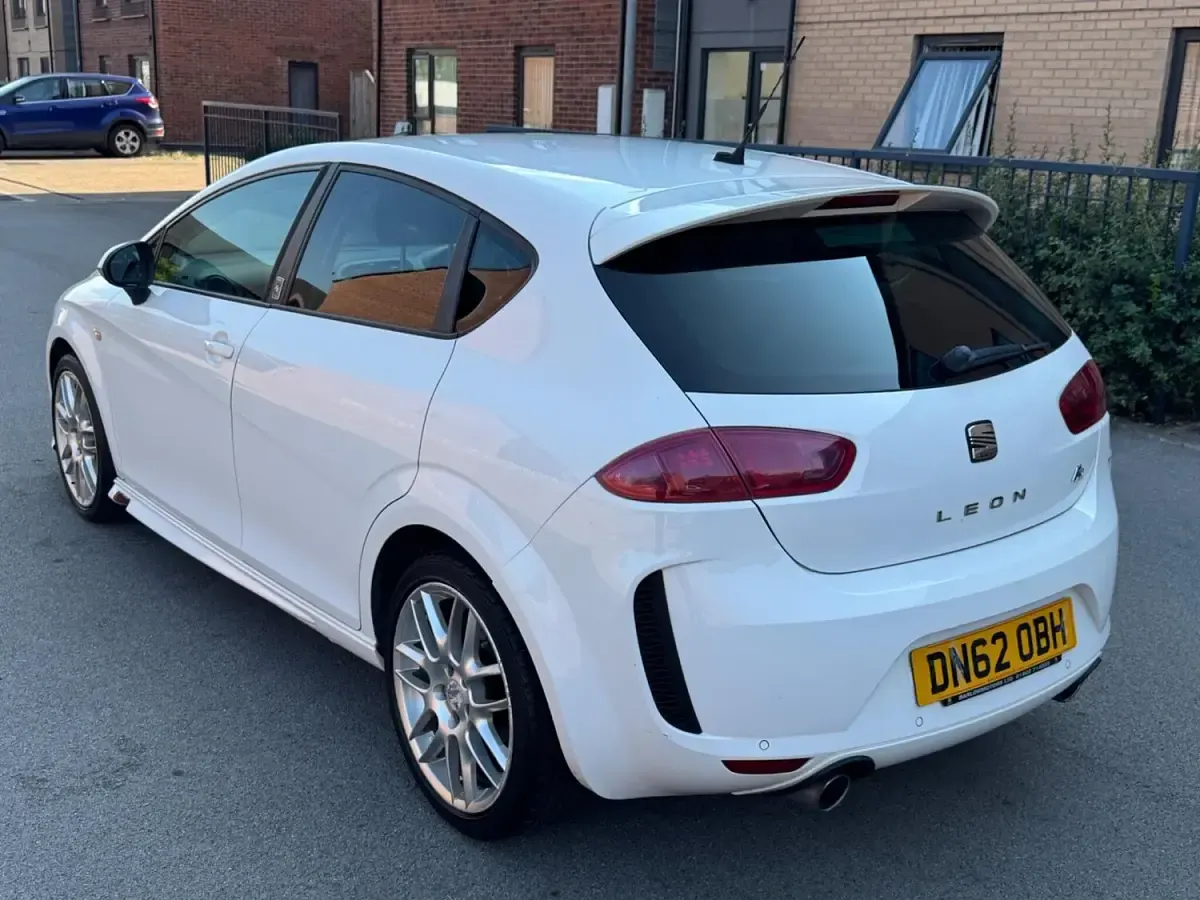 Used Seat Leon FR 170 HP (125 kW) 2012 White Hatchback