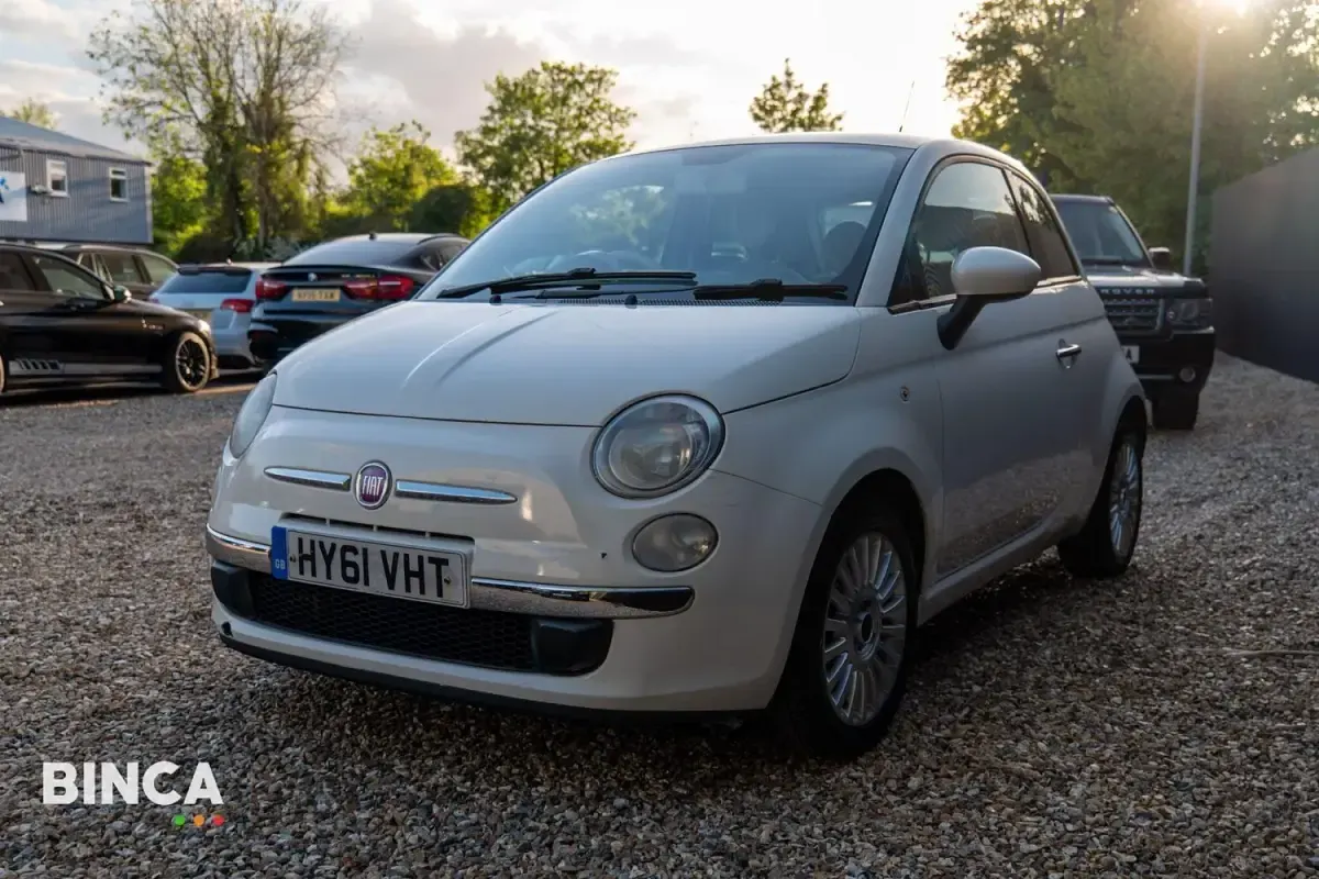 Usado Fiat 500 Lounge 85 HP (62 kW) 2012 Branco Citadino