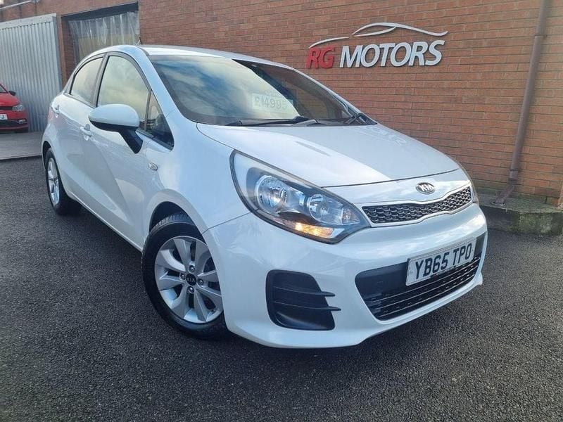 Used Kia Rio 84 HP (61 kW) 2016 White Hatchback