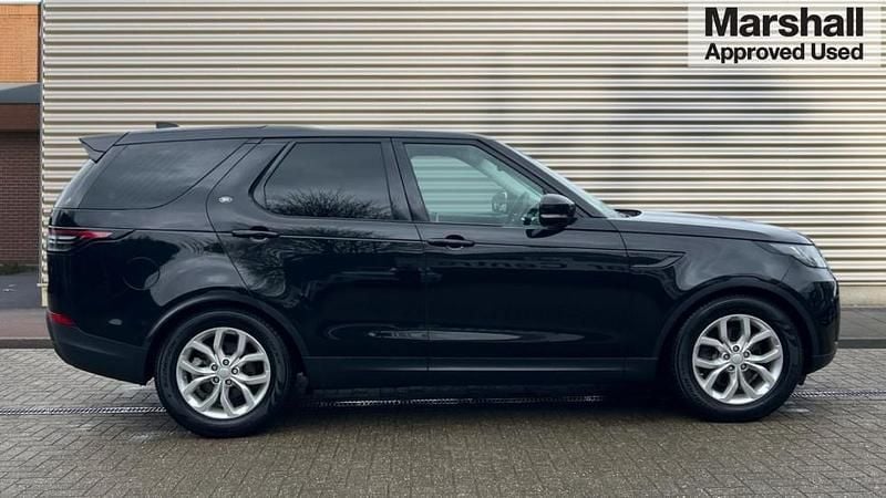 Used Land Rover Discovery 5 S 300 HP (220 kW) 2019 Black SUV