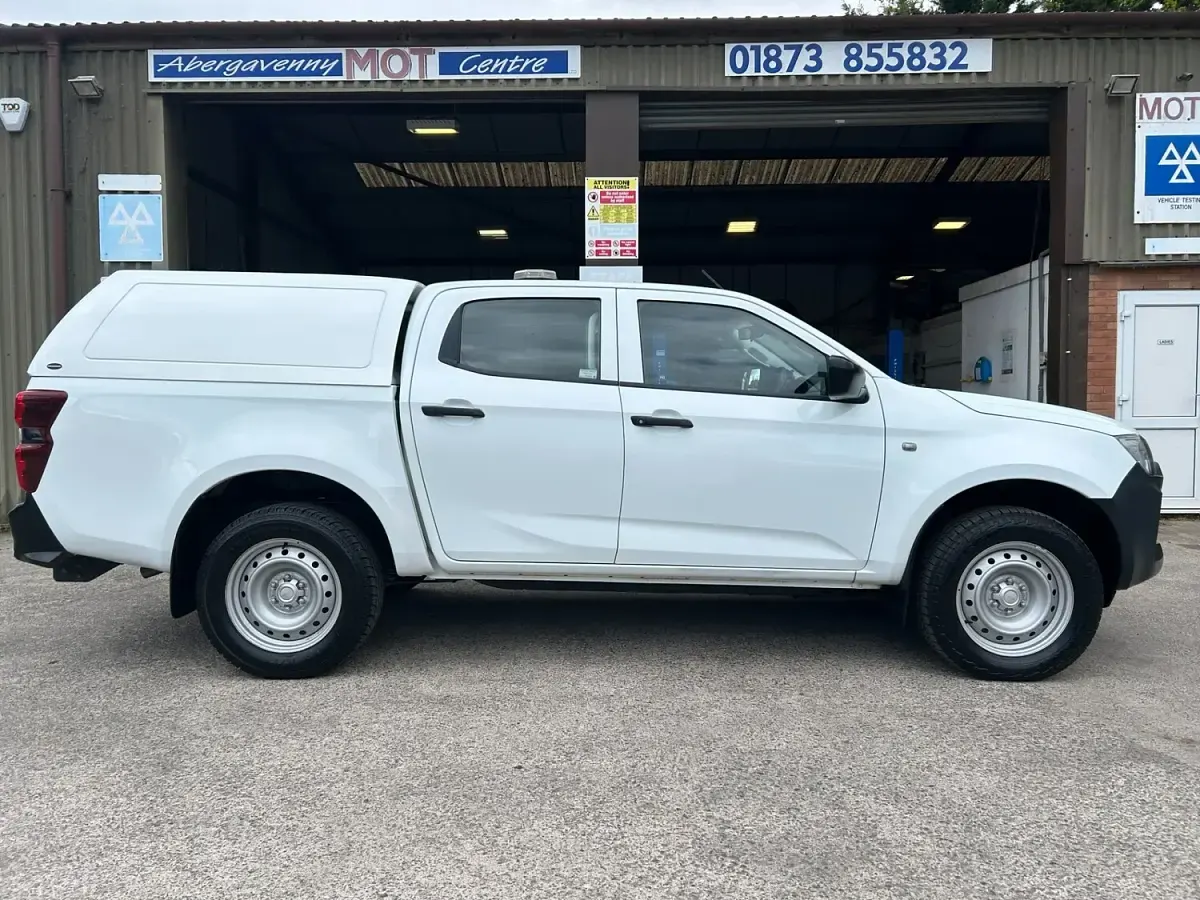 Używany Isuzu D-Max 164 KM (120 kW) 2021 Biały Pickup