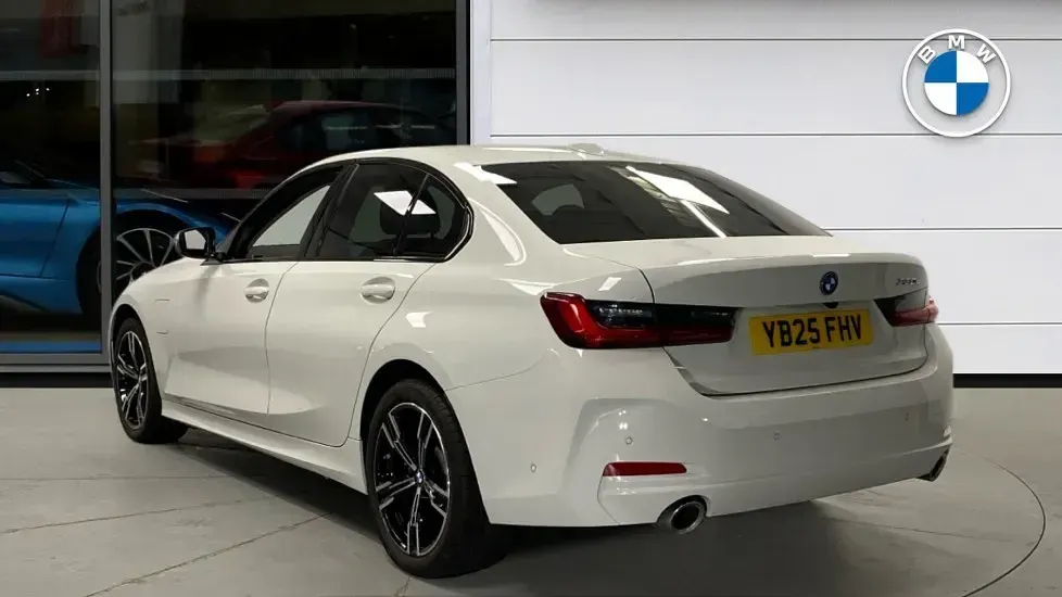 Used BMW 330e Sport Line 288 HP (211 kW) 2025 White