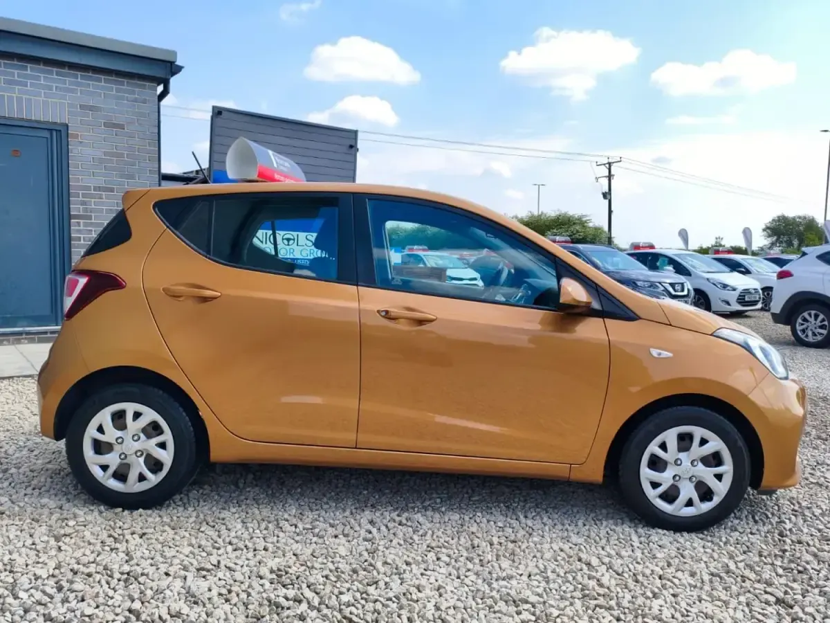 Gebraucht Hyundai i10 SE 67 PS (49 kW) 2017 Rot Kleinwagen