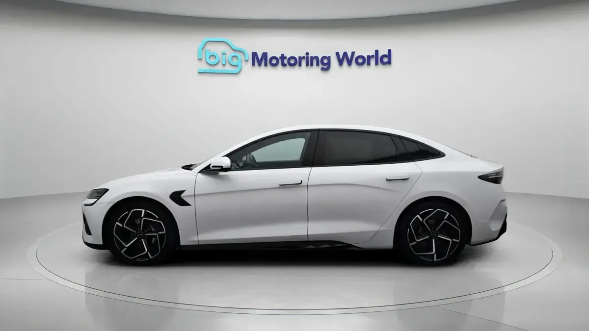 Used BYD Seal 389 kW (530 HP) 2025 White Sedan