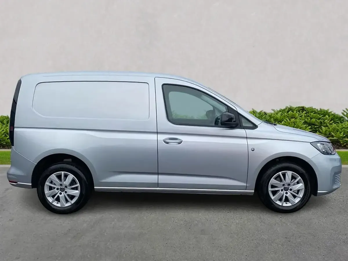 Usado VW Caddy Pro 102 HP (75 kW) 2025 Prateado Monovolume