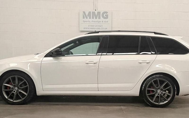 Used Skoda Octavia vRS 184 HP (135 kW) 2016 White Hatchback