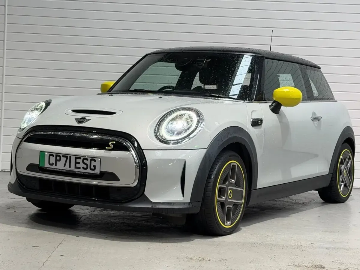 Usado Mini Cooper SE Hatch 33 kW (45 CV) 2021 Plateado Utilitario
