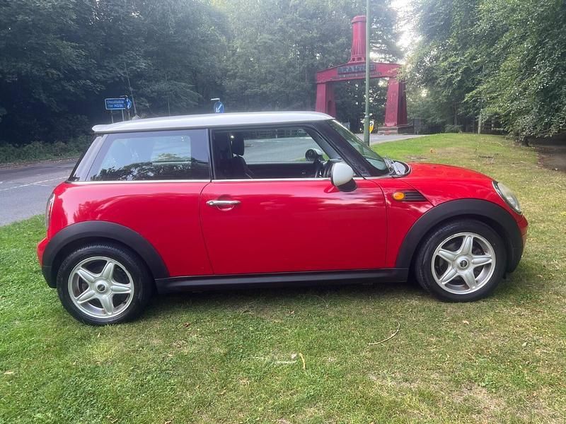 Used Mini Cooper D Hatch 110 HP (80 kW) 2009 Red Hatchback