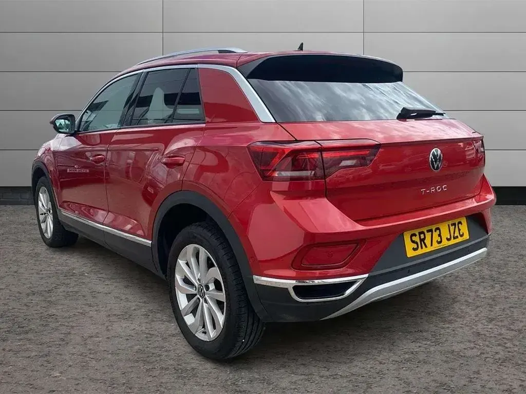 Usado VW T-Roc Style 110 CV (80 kW) 2024 Rojo SUV