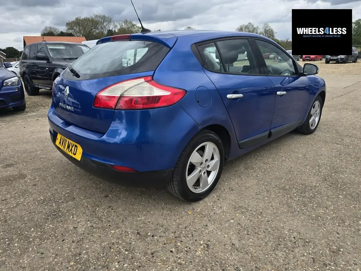 Used Renault Mégane III Dynamique 110 HP (80 kW) 2011 Blue Hatchback