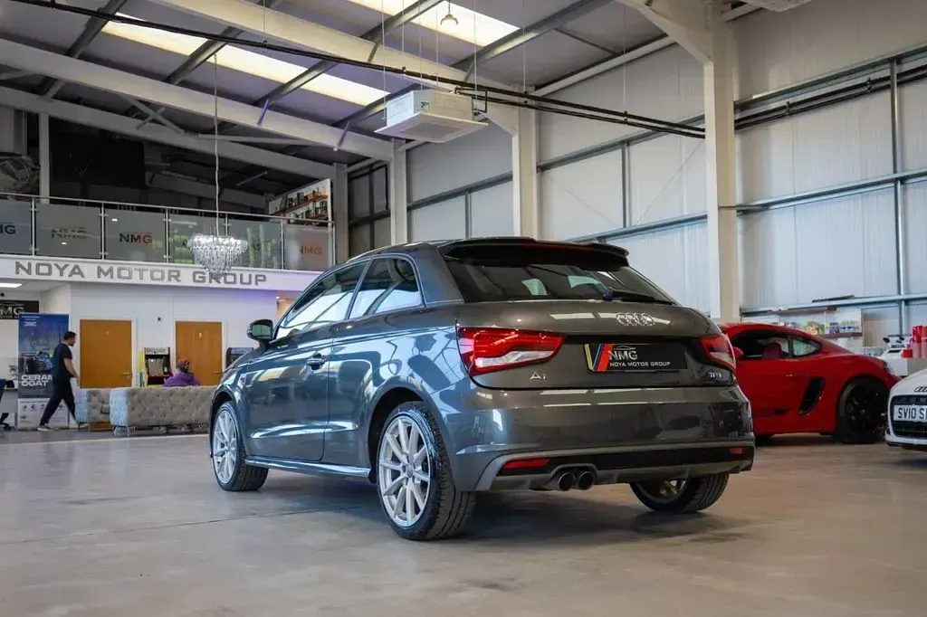 Usado Audi A1 S-Line 125 CV (91 kW) 2018 Gris Utilitario
