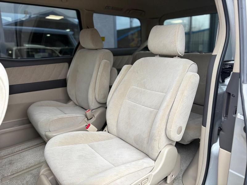 Usado Toyota Alphard 2025 Prateado Monovolume