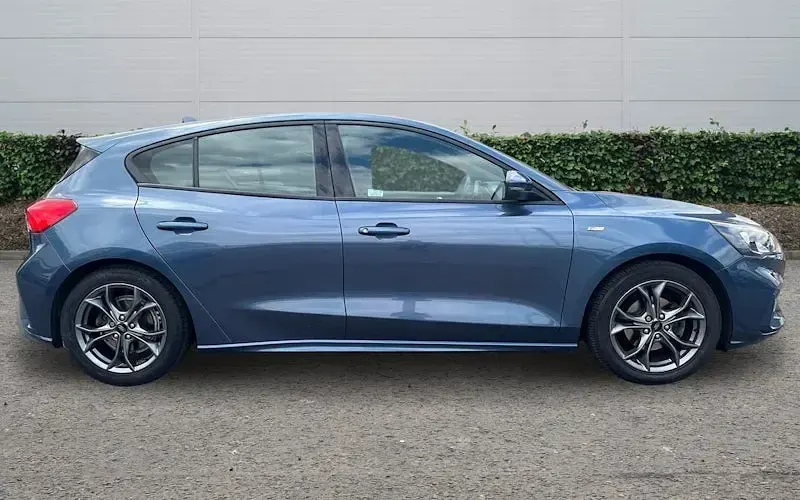 Used Ford Focus ST-Line 125 HP (91 kW) 2019 Blue Hatchback