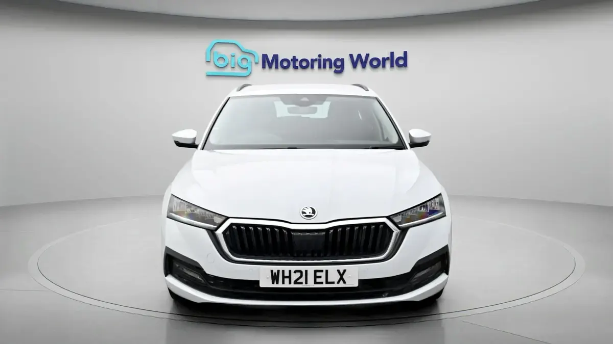 Used Skoda Octavia SE Technology 201 HP (147 kW) 2021 White Estate