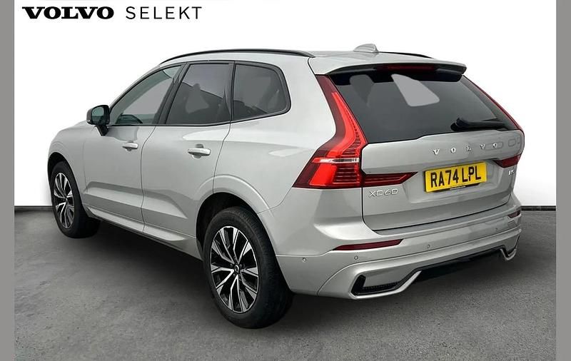 Used Volvo XC60 Plus 247 HP (181 kW) 2025 Silver SUV