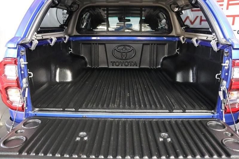 Gebraucht Toyota HiLux Play 204 PS (150 kW) 2024 Blau Pickup
