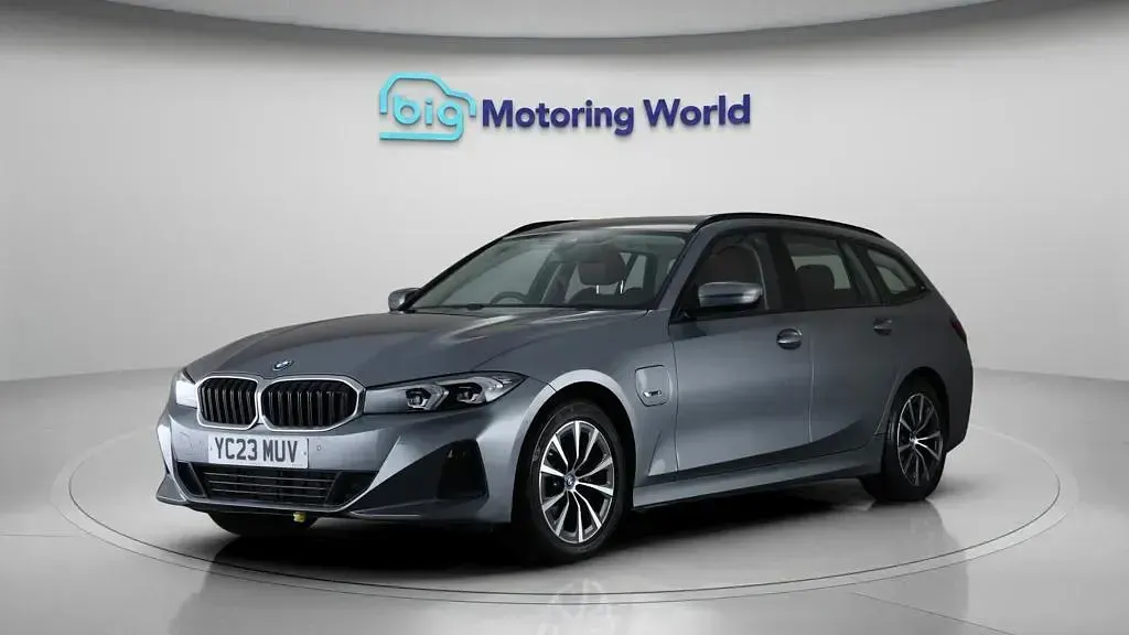 Used BMW 330e Sport Line 292 HP (214 kW) 2023 Grey Estate