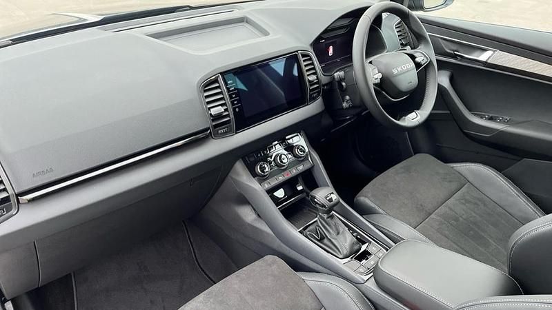 New Skoda Karoq SE L 150 HP (110 kW) 2025 Black magic SUV