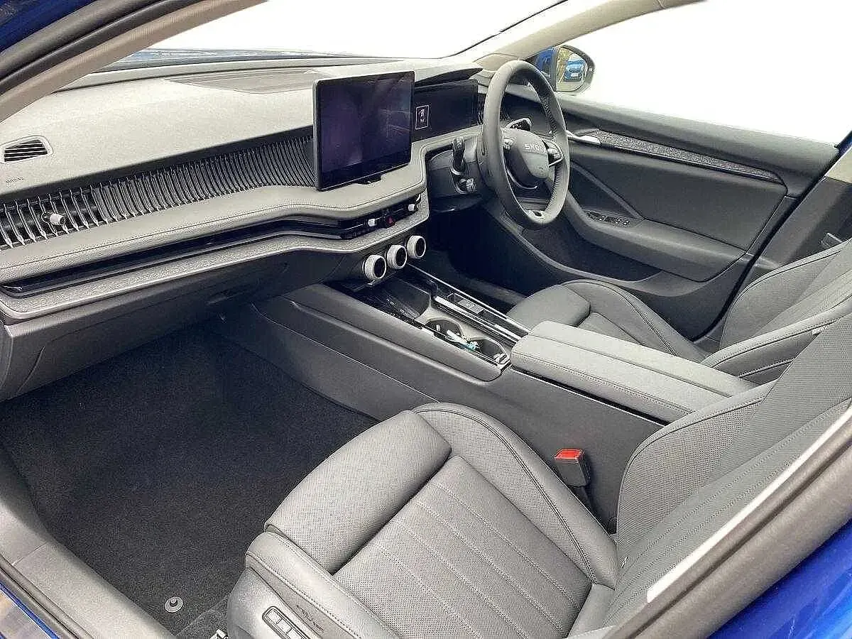 New Skoda Superb SE L 147 HP (108 kW) 2026 Blue Hatchback