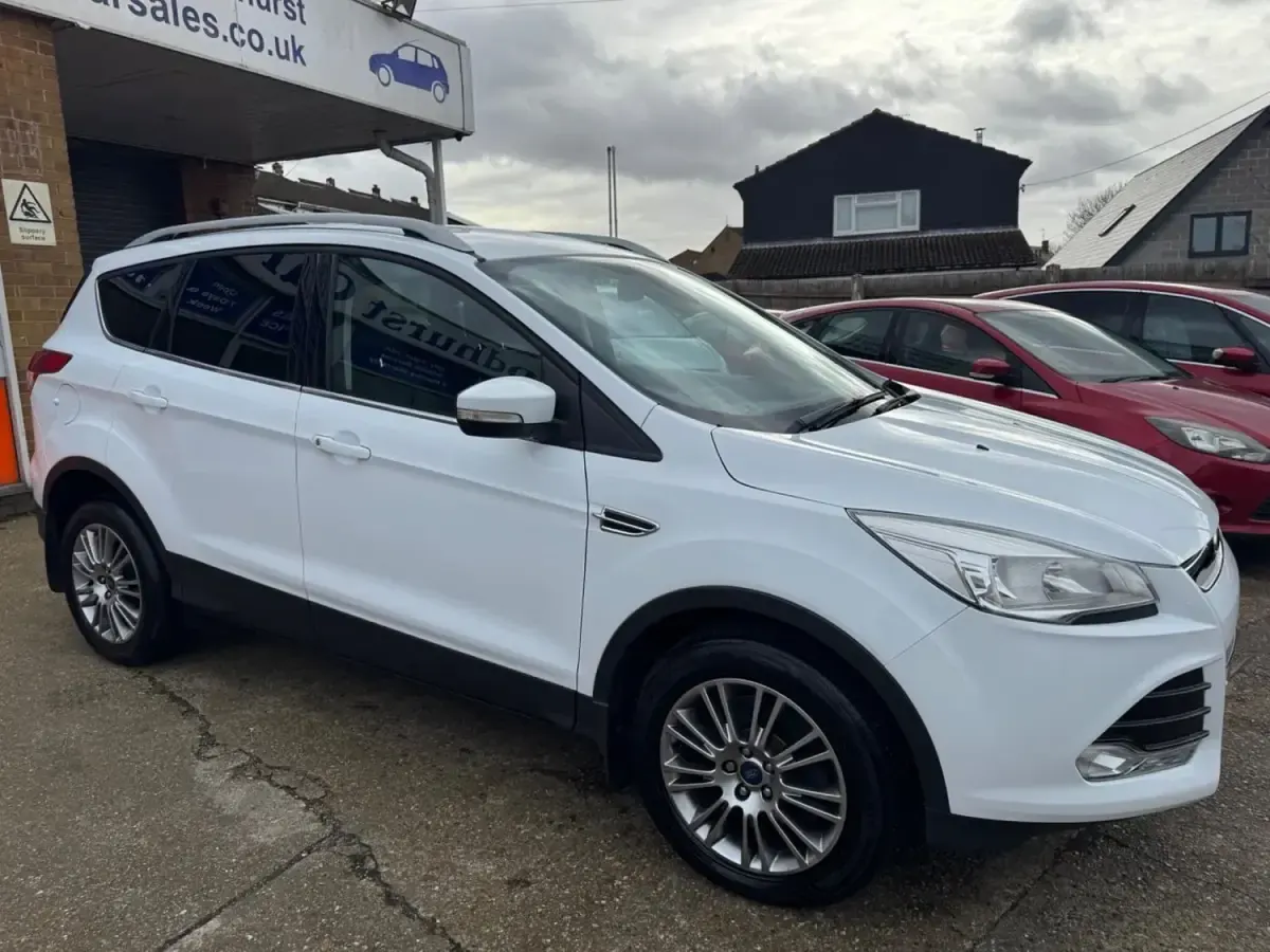 Begagnad Ford Kuga Titanium 140 HK (102 kW) 2014 Vit SUV