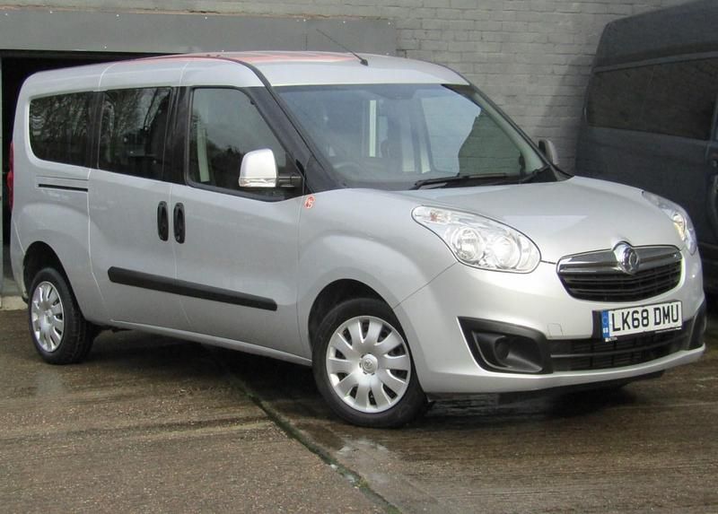 Used Vauxhall Combo 95 HP (69 kW) 2018 Silver MPV