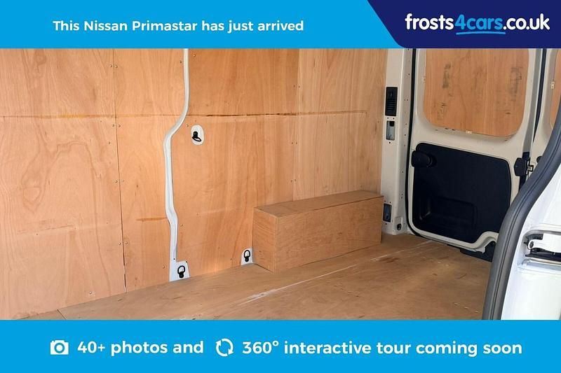 Used Nissan Primastar Tekna 130 HP (95 kW) 2023 White MPV