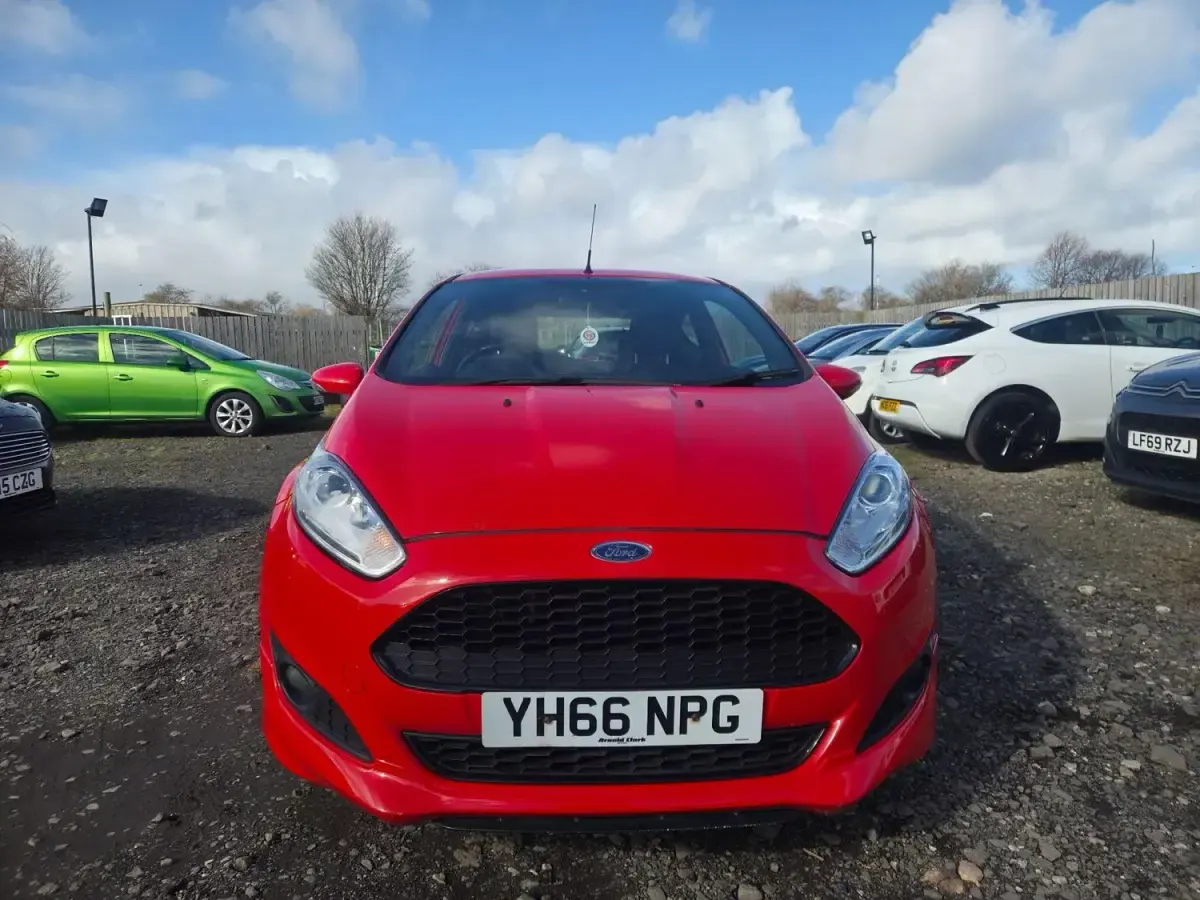 Używany Ford Fiesta ST-Line 125 KM (91 kW) 2016 Czerwony Hatchback