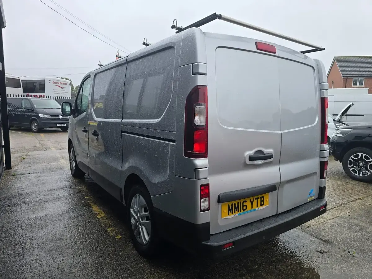 Used Renault Trafic 2016 Silver MPV
