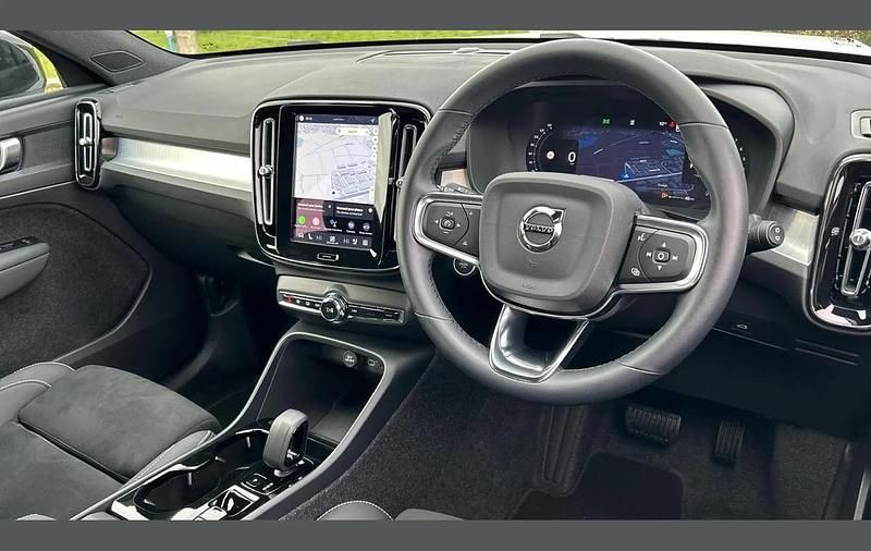 Used Volvo XC40 Plus 194 HP (142 kW) 2025 White SUV