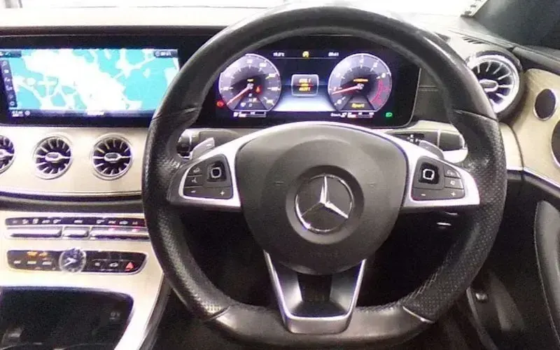 Usado Mercedes E300 AMG Line Premium 245 HP (180 kW) 2020 Coupé