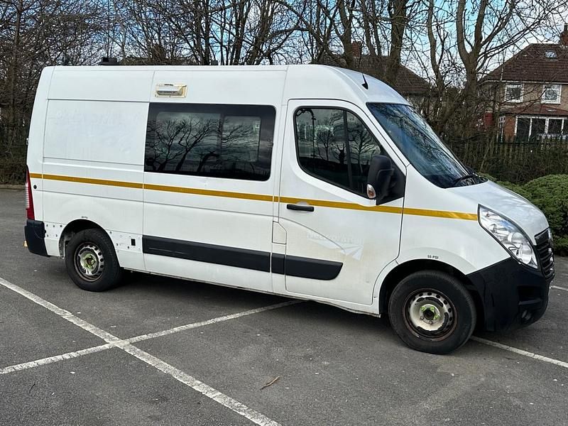 Used Vauxhall Movano 130 HP (95 kW) 2019 White MPV