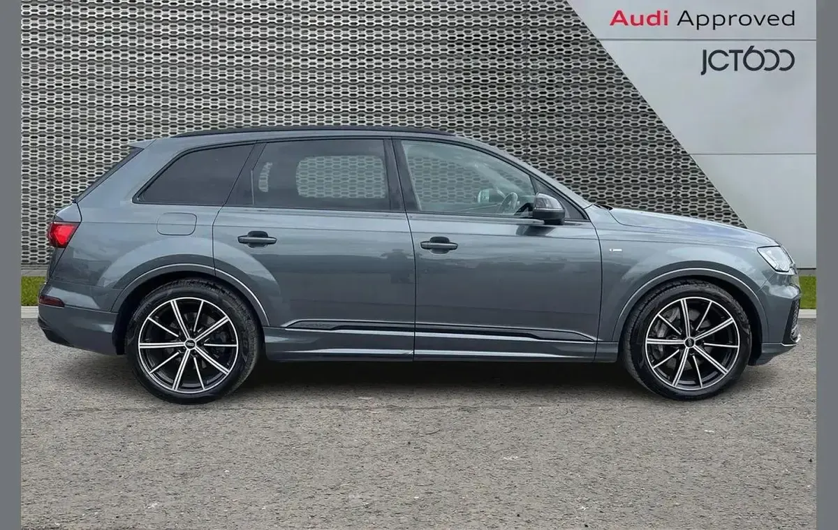 Używany Audi Q7 Comfort 375 KM (275 kW) 2021 Szary SUV