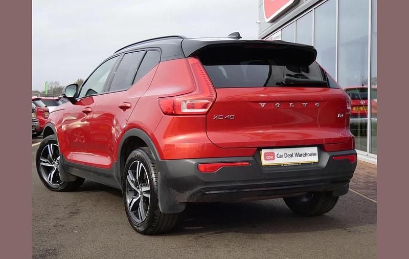Used Volvo XC40 R-Design 197 HP (144 kW) 2021 Red SUV
