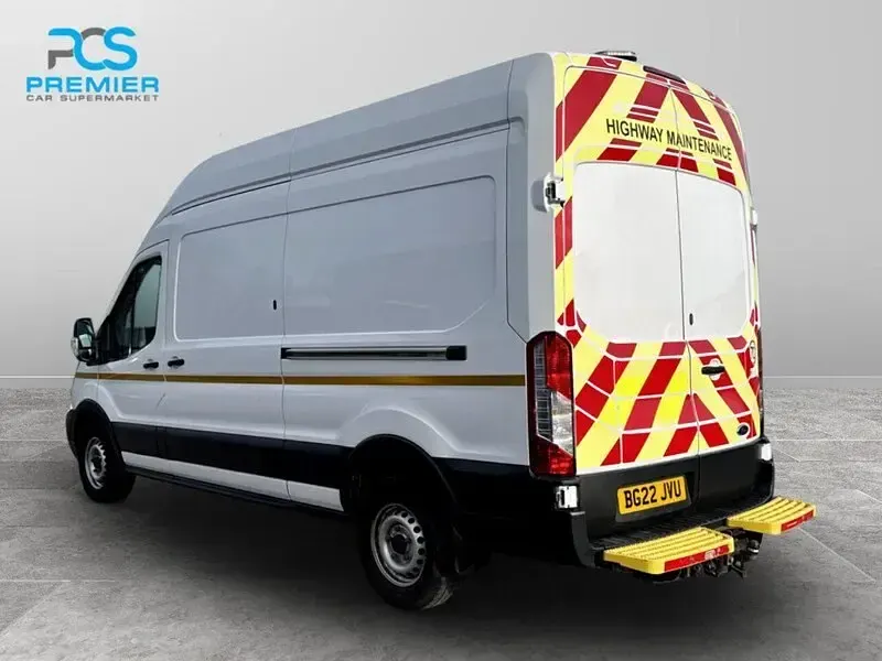 Usado Ford Transit 170 HP (125 kW) 2022 Branco Van