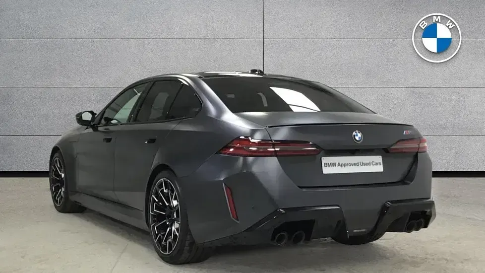Begagnad BMW M5 Comfort Edition 717 HK (527 kW) 2025 Grå
