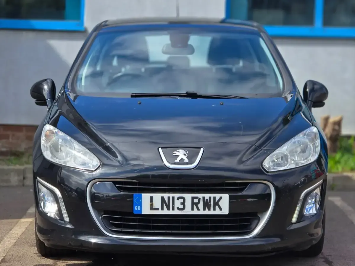 Second-hand Peugeot 308 Active 2013 Negru Hatchback