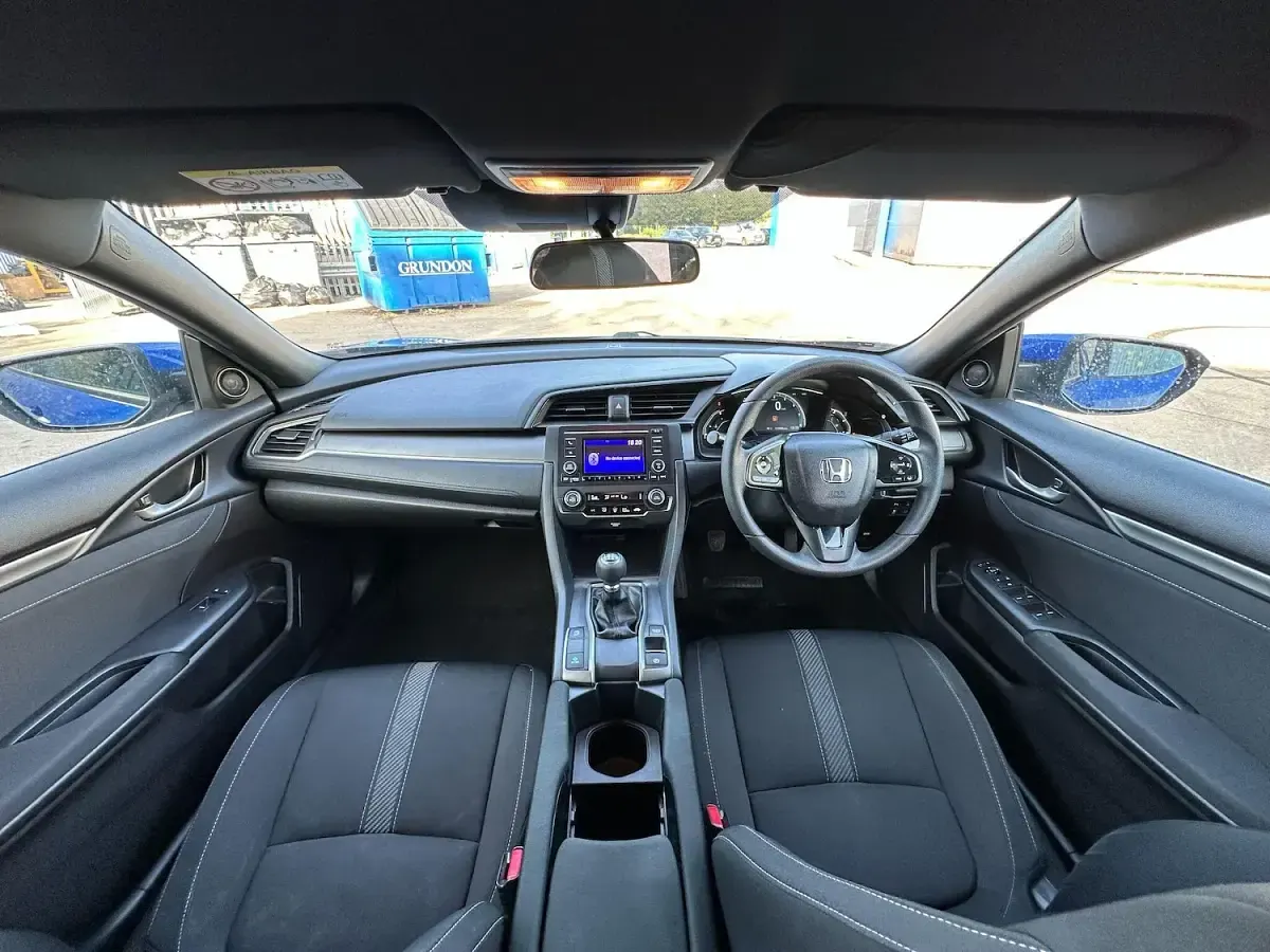 Used Honda Civic SE 129 HP (94 kW) 2018 Blue Hatchback