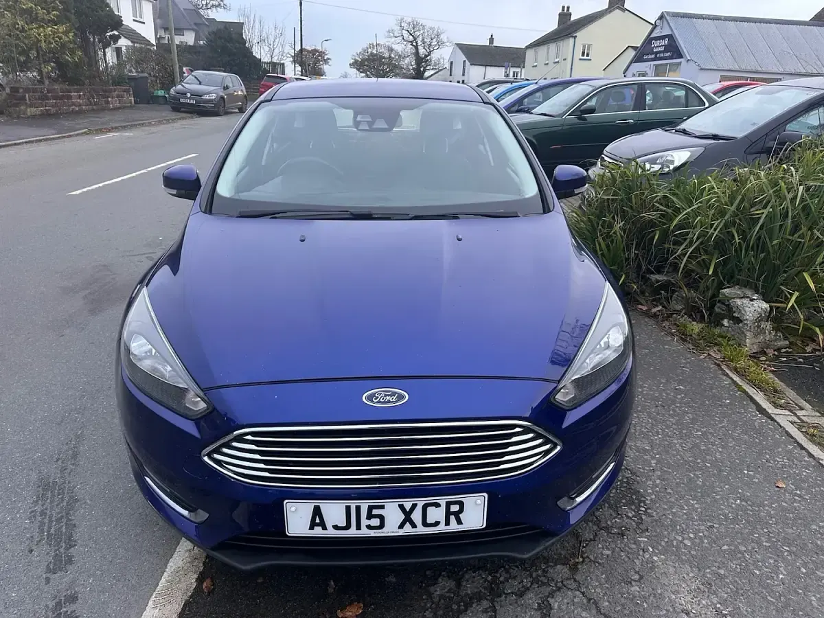 Used Ford Focus Zetec 125 HP (91 kW) 2015 Blue Hatchback
