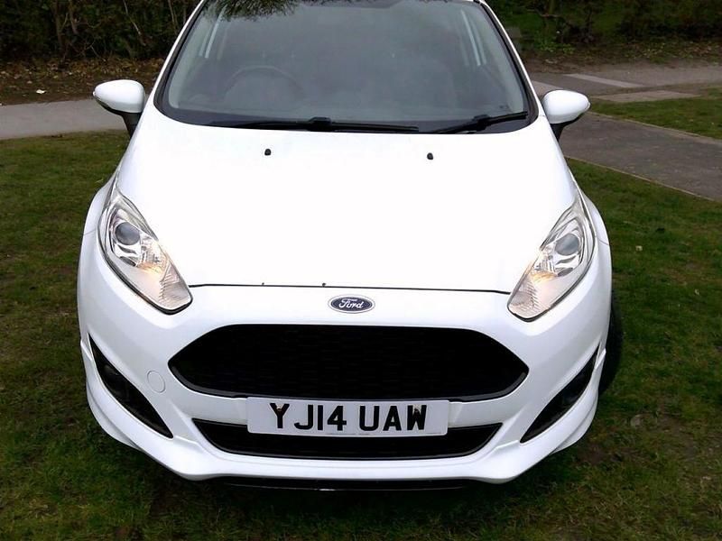 Used Ford Fiesta Zetec 2014 White Hatchback