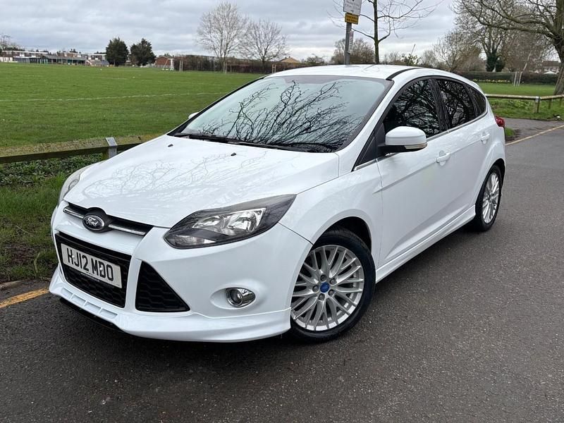 Used Ford Focus Zetec 2012 White Hatchback