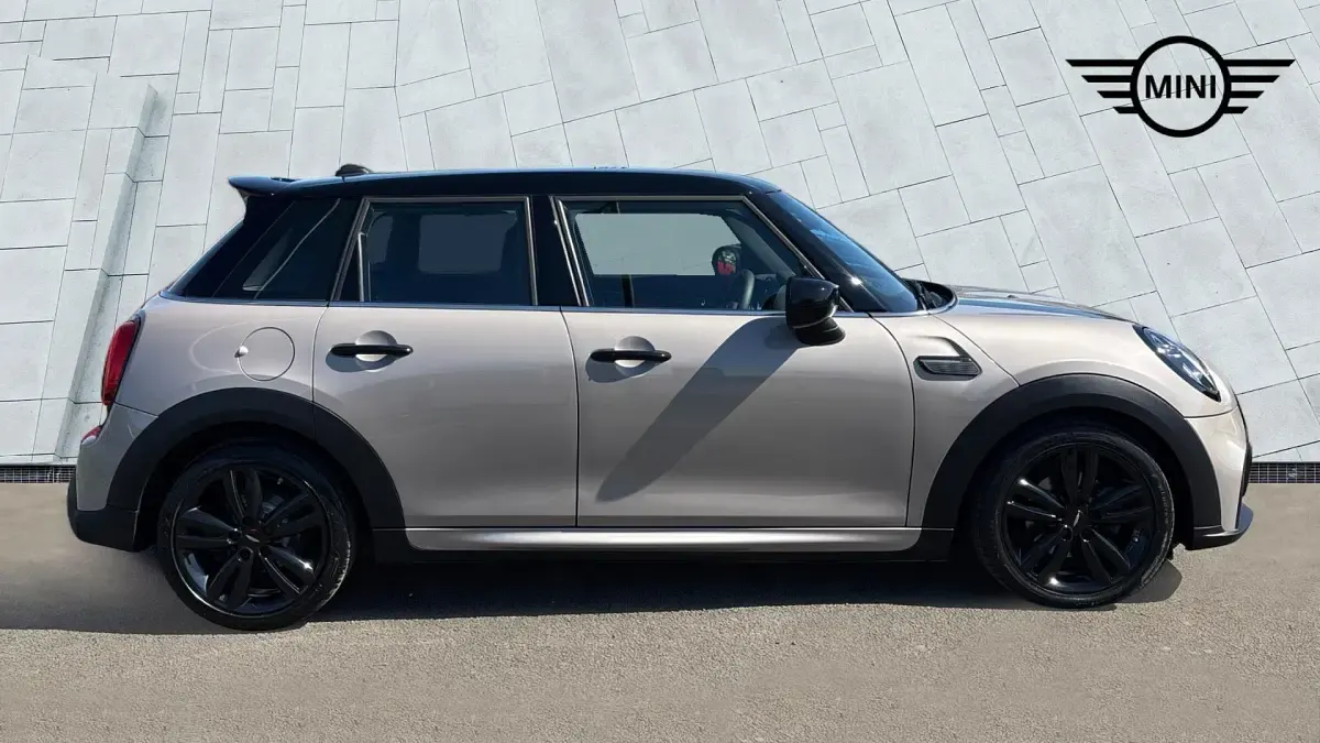 Używany Mini Cooper Hatch 134 KM (98 kW) 2023 Szary Hatchback