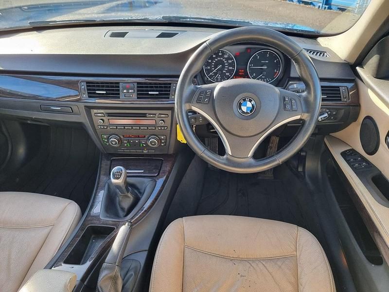 Used BMW 318 Exclusive 2011 Blue Sedan