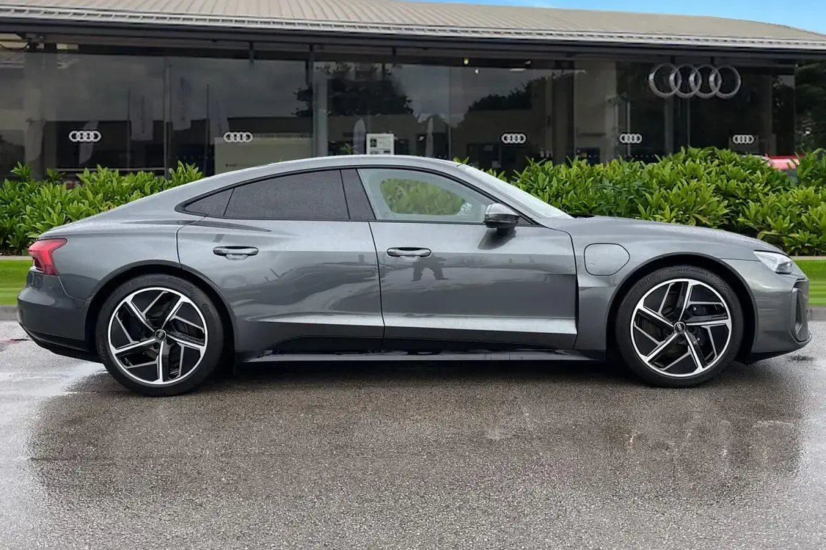 Nouă Audi e-tron GT quattro Design 369 kW (503 CP) 2026 Gri Berlinǎ