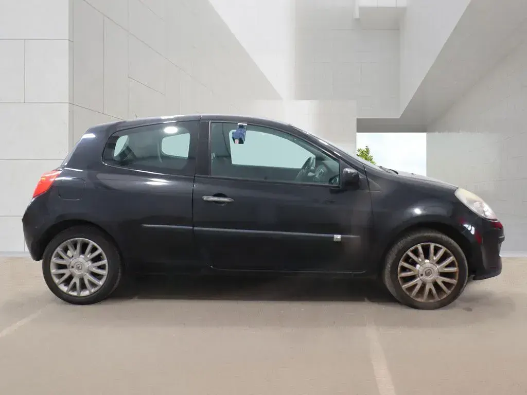 Used Renault Clio Dynamique 75 HP (55 kW) 2009 Black Hatchback