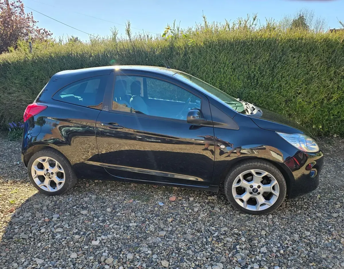Used Ford Ka Zetec 69 HP (50 kW) 2015 Black Hatchback