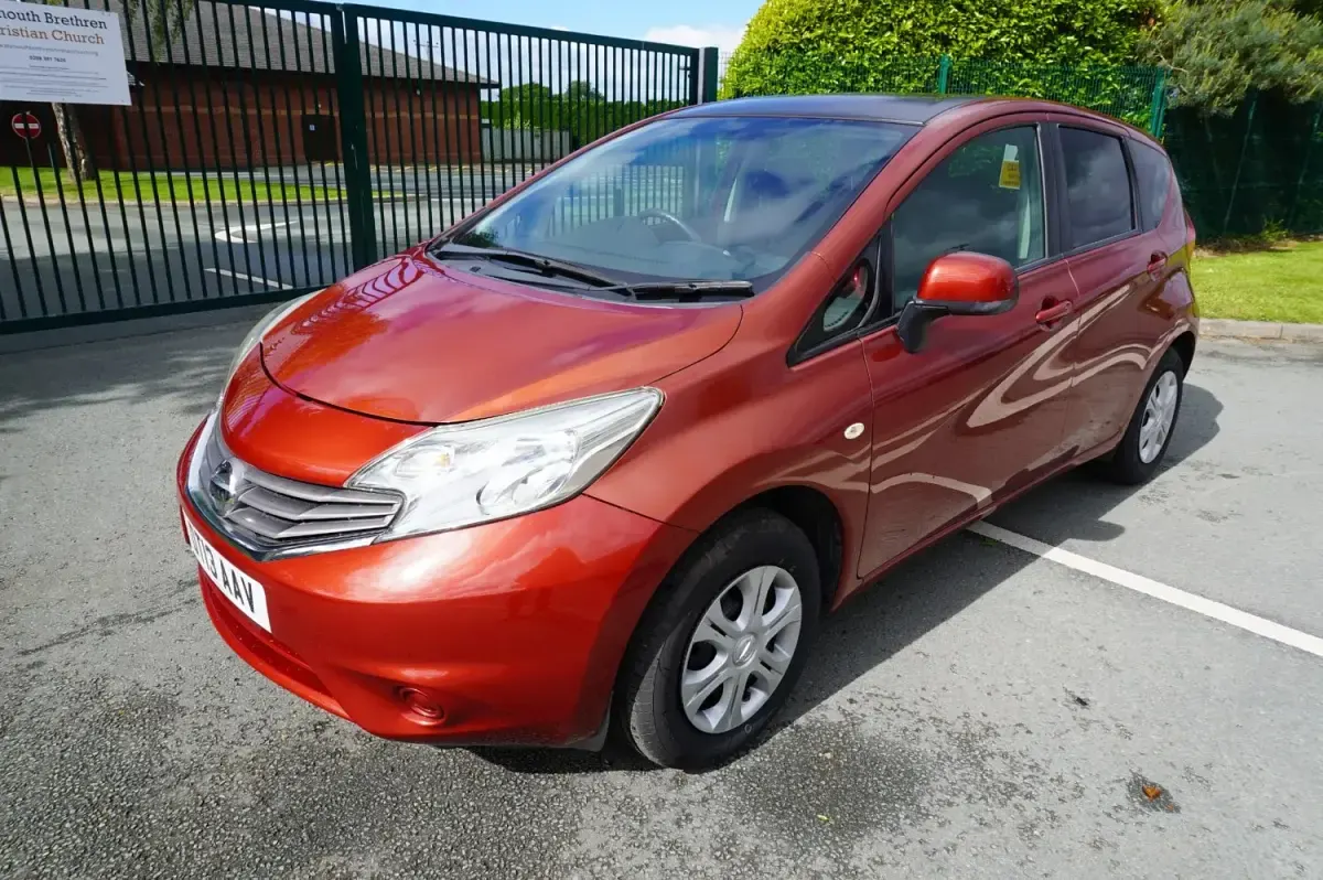 Używany Nissan Note Acenta 98 KM (72 kW) 2013 Czerwony Hatchback