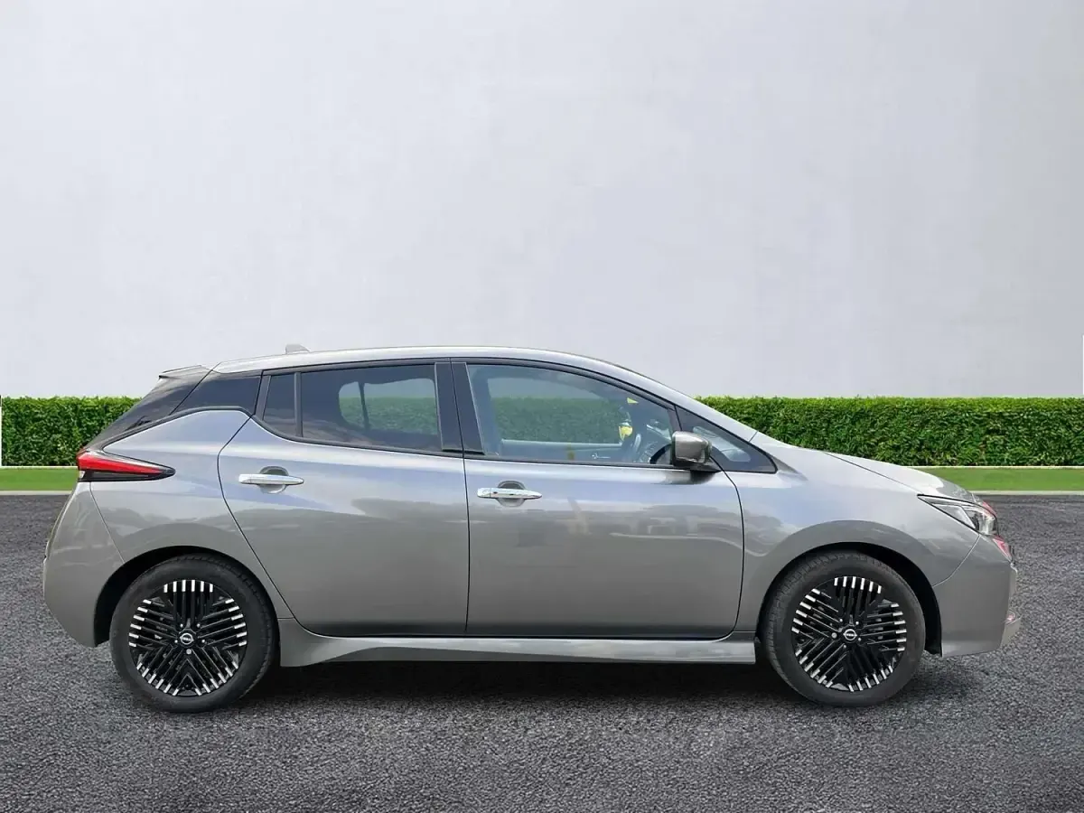 Używany Nissan Leaf N-Connecta 110 kW (150 KM) 2023 Szary Hatchback