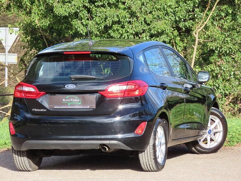 Used Ford Fiesta Zetec 100 HP (73 kW) 2018 Black Hatchback